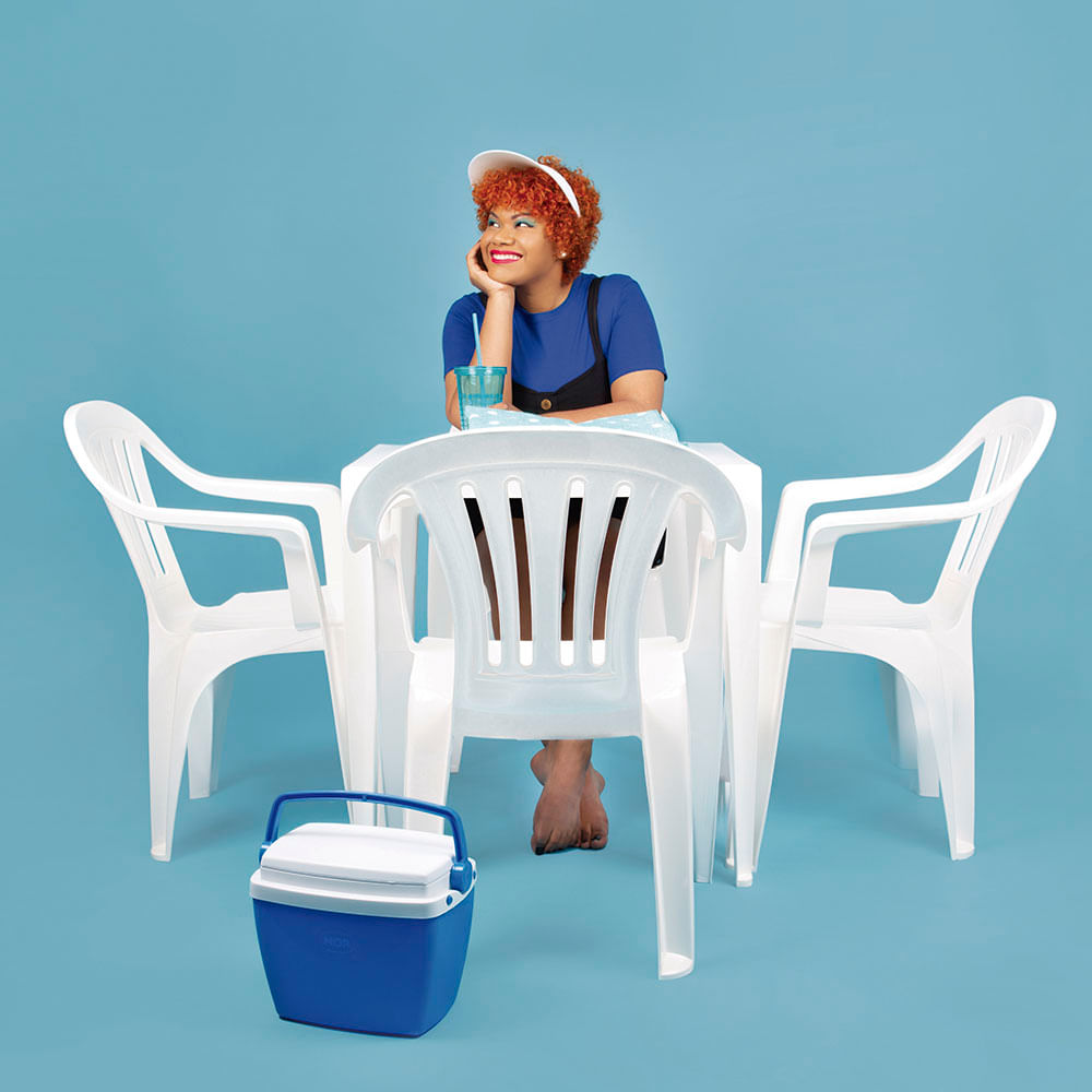 Conjunto de Mesa com 4 Cadeiras Poltronas Plásticas Bela Vista Azul MOR